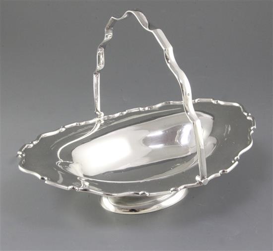 A George V silver fruit basket, by R.F. Mosley & Co, length 304mm, weight 20.3oz/633grms.